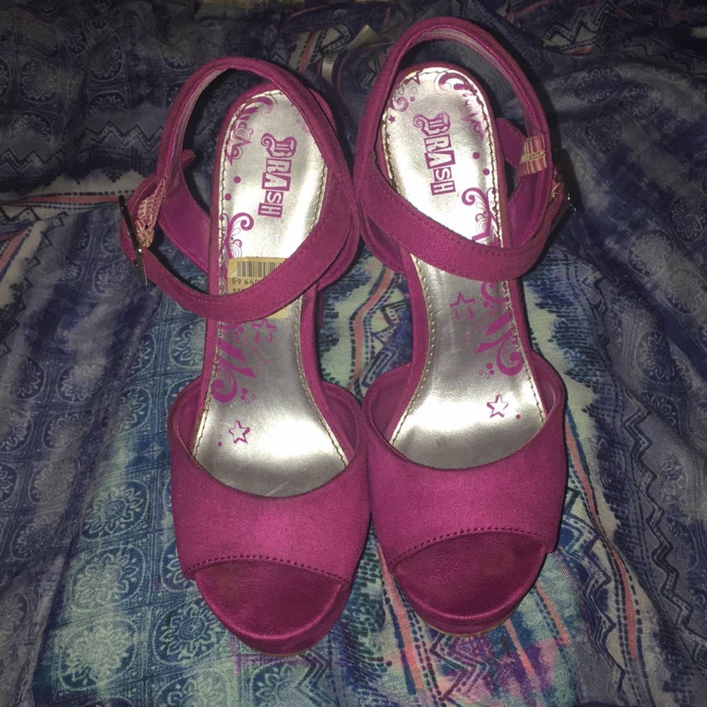 Fashionable wedge heals